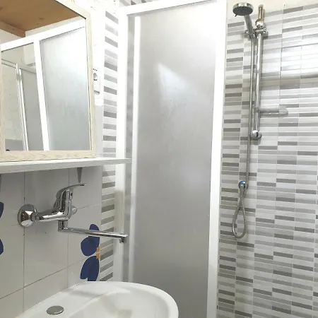 Bed & Breakfast B&B Excelsior - Grandi camere matrimoniali con bagni in condivisione *